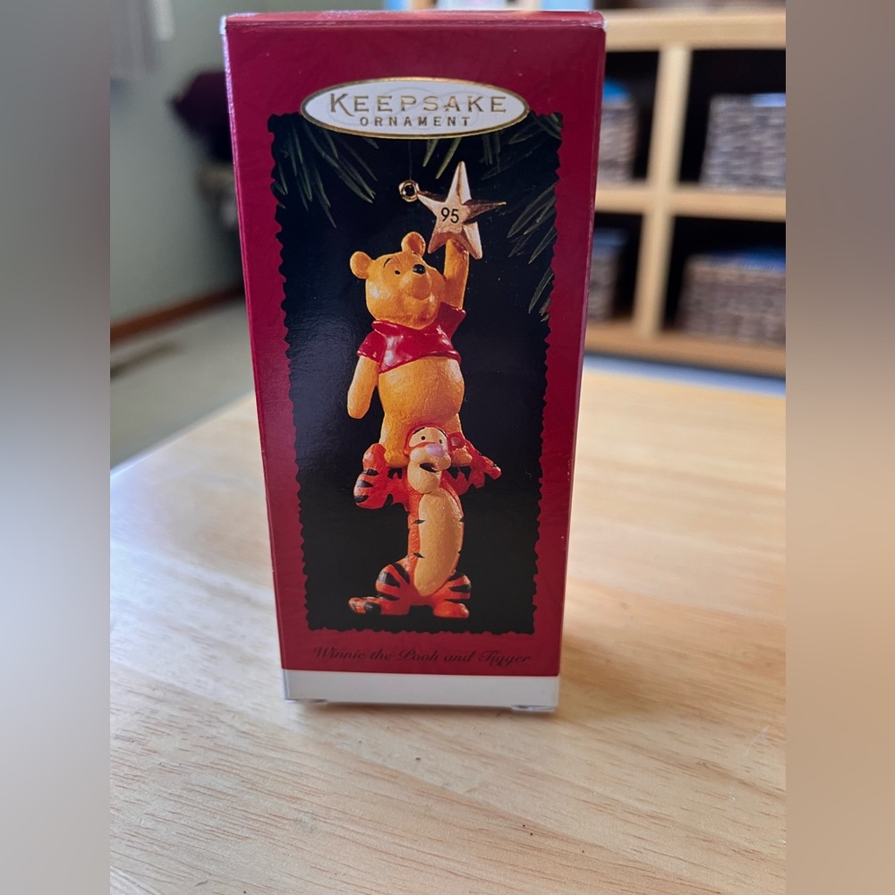 Hallmark Winnie the Pooh and Tigger Ornament, 1995